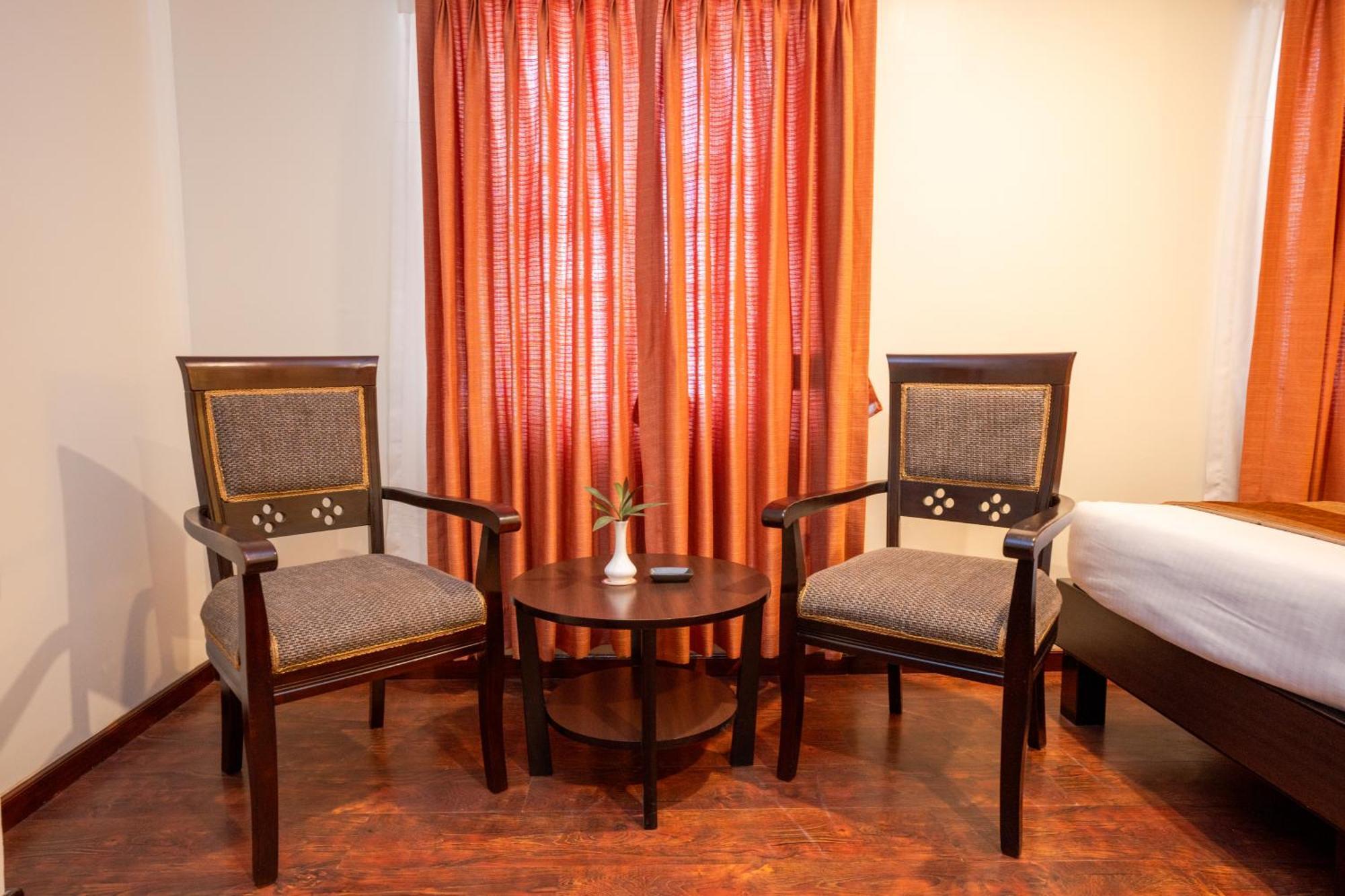 The Luxe Inn Boutique Hotel Катманду Экстерьер фото